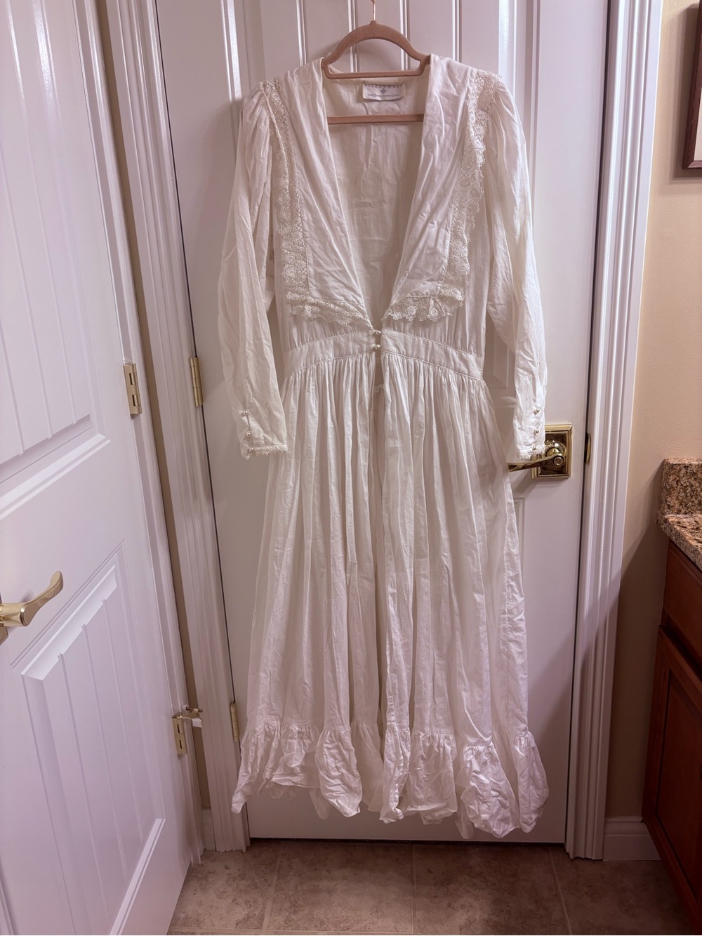 Vintage Queen Anne's Lace Robe-Eileen West Edwardian Lace Collar And Trim M